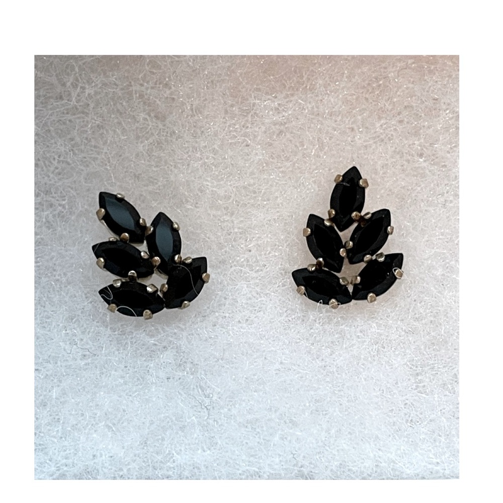 Black onyx crystal cluster earrings. Beautiful and sparkly.